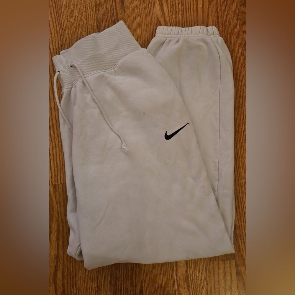 Nike white sweatpants size M